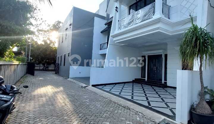 New 3-Story House in Jagakarsa Near Fesari Brigif Toll Road Close to Cilandak KKO 1