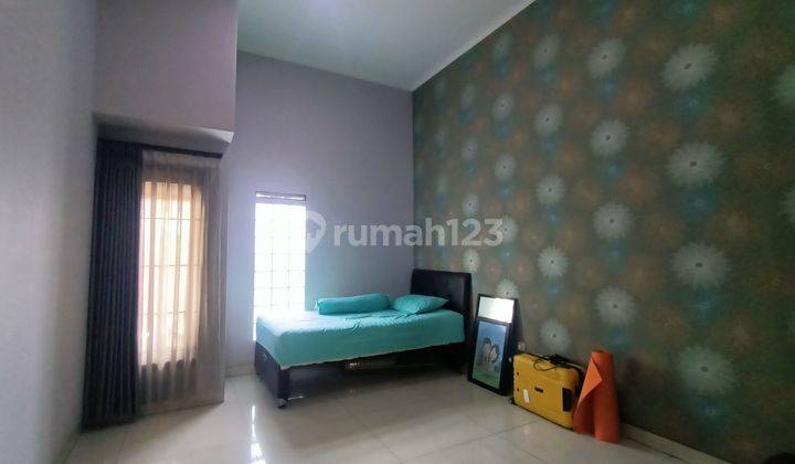 Rumah di Taman Holis indah 2 2 Lantai SHM 2