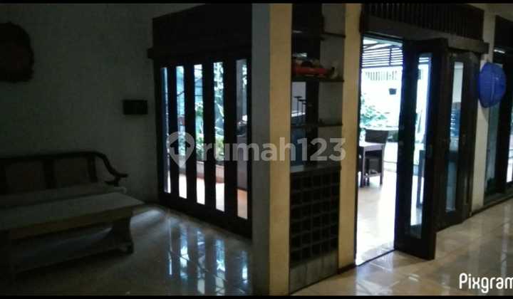 Di Jual Rumah Luas di Tengah Kota (Turangga)