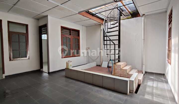 Disewaka Rumah Luas & Nyaman Di Setrasari, Bandung 2