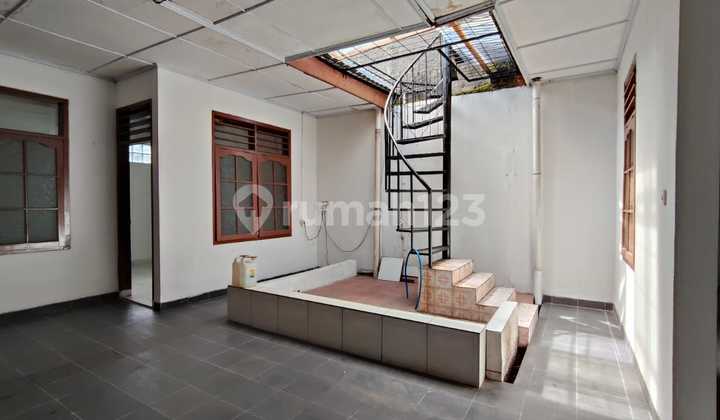 Disewaka Rumah Luas & Nyaman Di Setrasari, Bandung 1