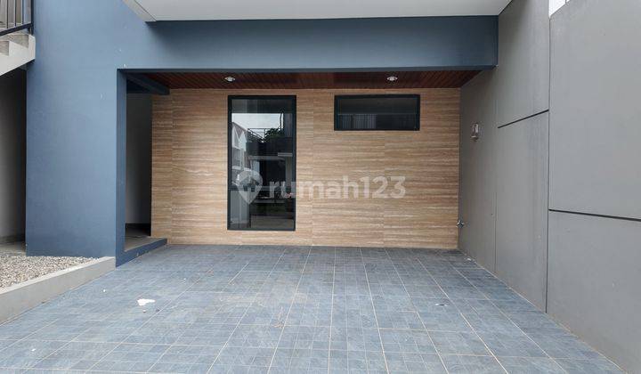 Rumah 3 Lantai Di Setraduta 2