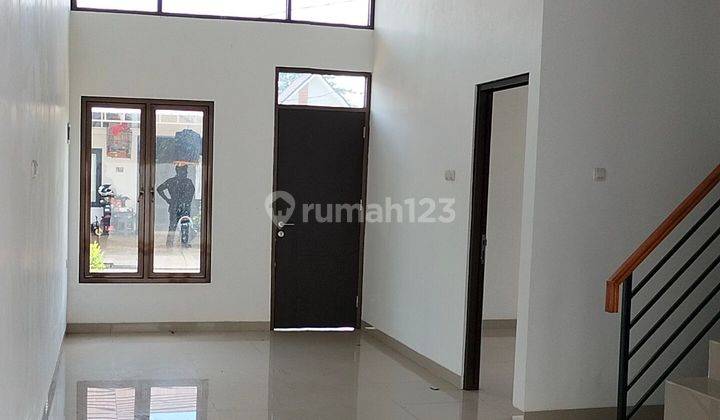 Rumah hook 2 lantai luas di jatimurni bekasi 2