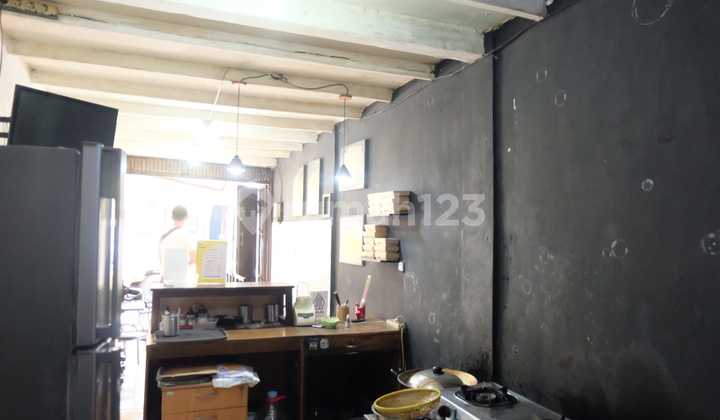 3-Story Strategic Shop House on Tubagus Ismail Street, Bandung 2