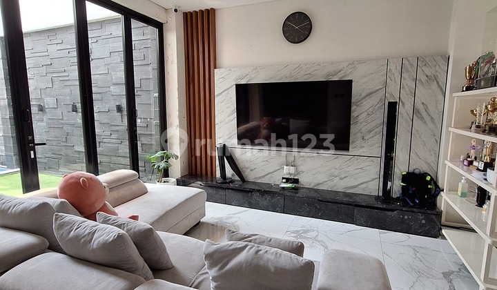 Rumah Mewah 3 Lantai Dengan Kolam Renang Pribadi Buahbatu 2