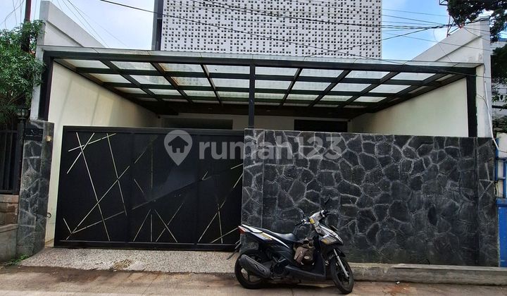 Rumah Mewah 3 Lantai Dengan Kolam Renang Pribadi Buahbatu Rumah Mewah 3 Lantai Dengan Kolam Renang Pribadi Buahbatu