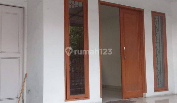 Rumah Dijual Kembar Timur Bandung Semi Furnished 1