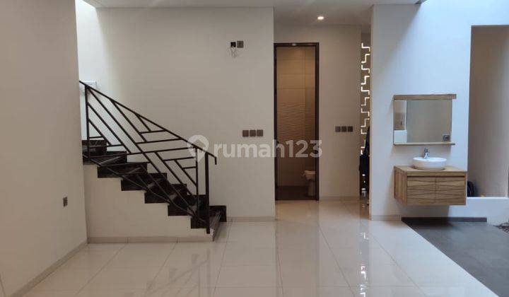 Rumah Baru Dijual Sayap Setrasari Sutami Bandung Modern Minimalis 1