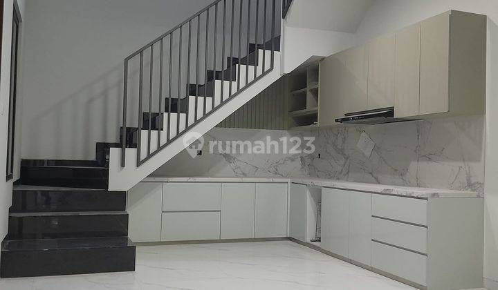 Rumah Dijual Singgasana Pradana Bandung Baru Minimalis 2