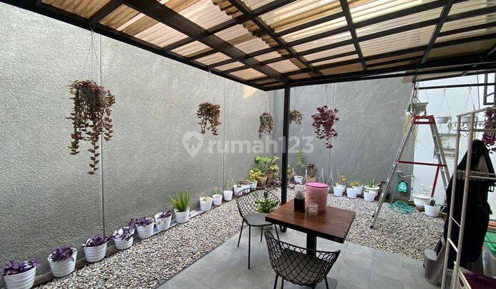 Rumah Dijual Kota Baru Parahyangan View Taman Semi Furnished 1