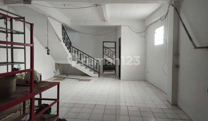 Shop House for Rent in Astanaanyar Bandung Ready to Use