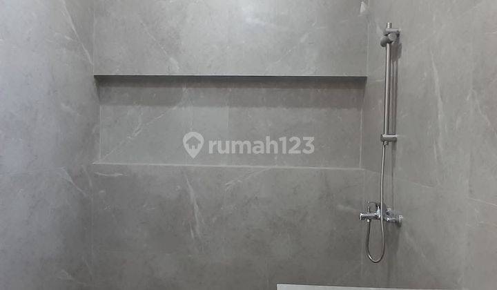 Rumah Dijual Singgasana Pradana Bandung Baru Minimalis Keren 2