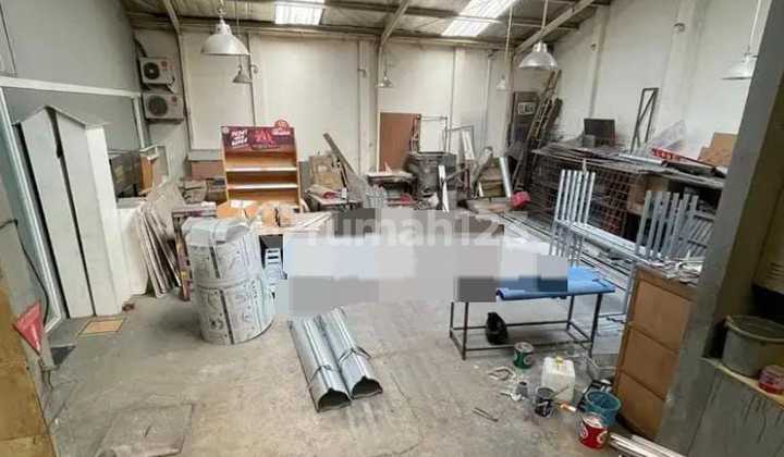 Warehouse Office for Auction on Kopo Street, Bandung, Strategic Location