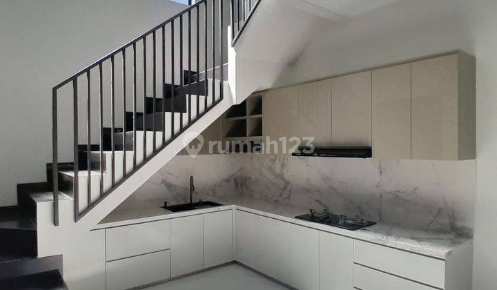 Rumah Dijual Singgasana Pradana Bandung Baru Minimalis Keren 1