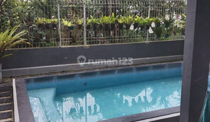 Jual Rumah Ada Kolam Renang di Ciwaruga 1