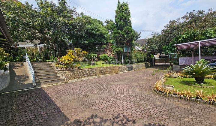 Rumah Dengan Taman Yang Luas Di Cigadung Raya Dago Bandung 2