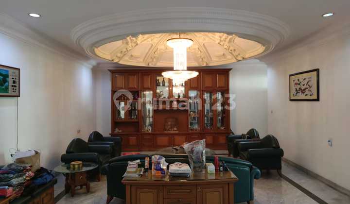 Rumah Terawat 3 Lantai di Batununggal Bandung