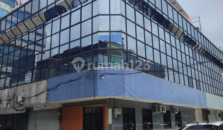 For Quick Sale: Good Shophouse in a Tidy Hook Position at Kebun Jeruk Plaza
