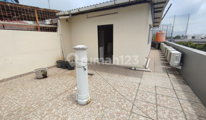 For Quick Sale: Good Shophouse in a Tidy Hook Position at Kebun Jeruk Plaza