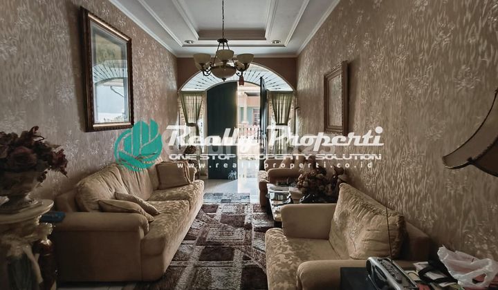 Disewakan Rumai Furnished Posisi Sudut Dalam Komplek Di Bekasi