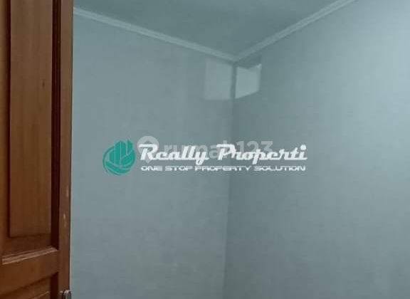 Disewakan Rumah 2 Lantai  rapih dan bersih pinngir jalan di jatimakmur Bekasi 8
