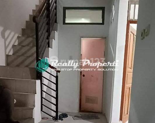 Disewakan Rumah 2 Lantai  rapih dan bersih pinngir jalan di jatimakmur Bekasi 6
