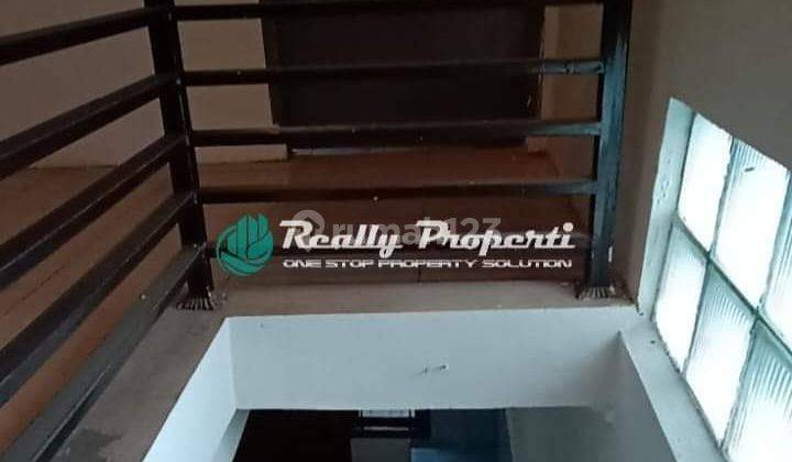 Disewakan Rumah 2 Lantai  rapih dan bersih pinngir jalan di jatimakmur Bekasi 9