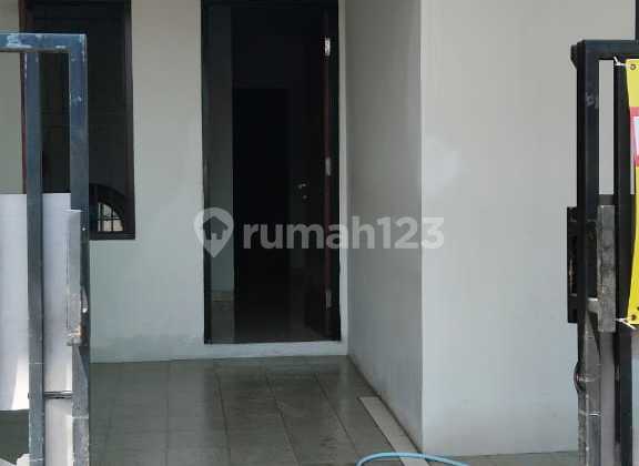 Disewakan Rumah 2 Lantai Dekat Lrt Dengan 5 Kamar Tidur Di Jaktim Disewakan Rumah 2 Lantai Dekat Lrt Dengan 5 Kamar Tidur Di Jaktim