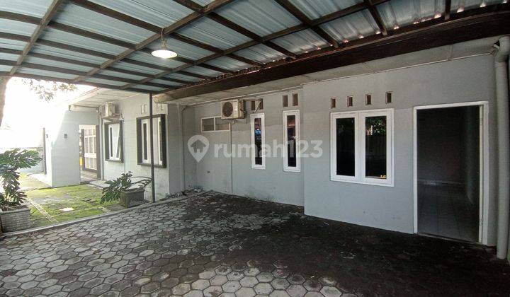 Rumah dengan lebar depan 21 meter lokasi strategis cocok untuk rumah tinggal, kantor, atau usaha di Manahan, Solo 1