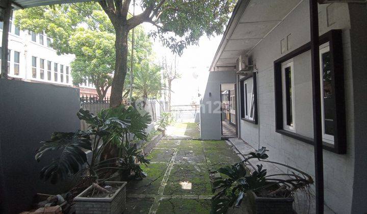 Rumah dengan lebar depan 21 meter lokasi strategis cocok untuk rumah tinggal, kantor, atau usaha di Manahan, Solo 2