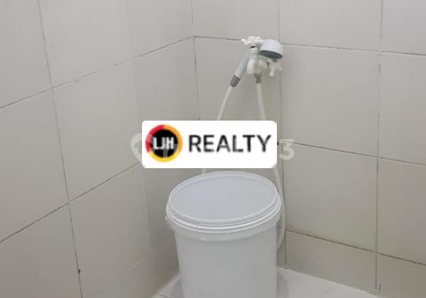 Commercial property with ample space plus boarding rooms, prime location within Ring Road, close to Campus and Plaza. 2