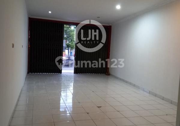 Row of 3 Shophouses on Jl. Solo Km.10.5, Yogya 2