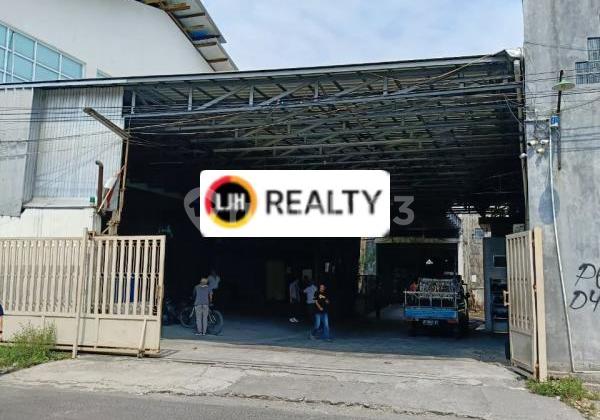 Strategic warehouse for sale within the ring road on Parangtritis Street, Yogyakarta.