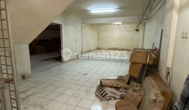 Quick Sale, 3-Unit Row Shop in Season City 2