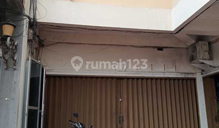 Rent a 3-Story Shop House in the Sultan Agung Shop House Complex, Semarang 2