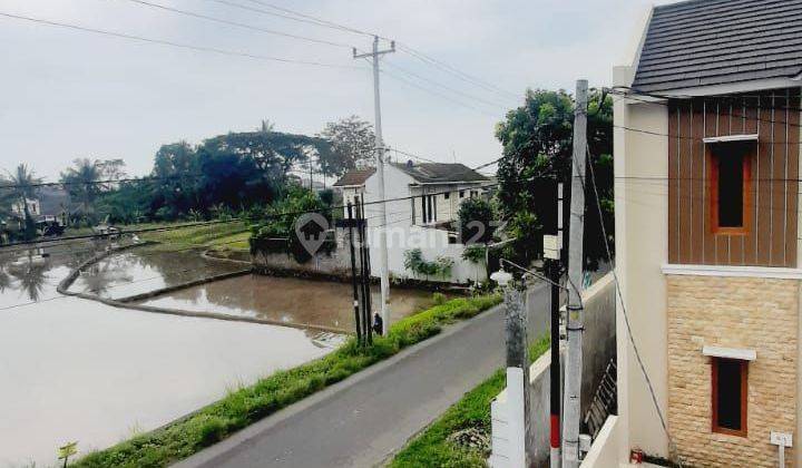 Rumah mewah 2 lantai dalam perumahan cluster strategis barat pasar gentn jl Kaliurang km.10 2