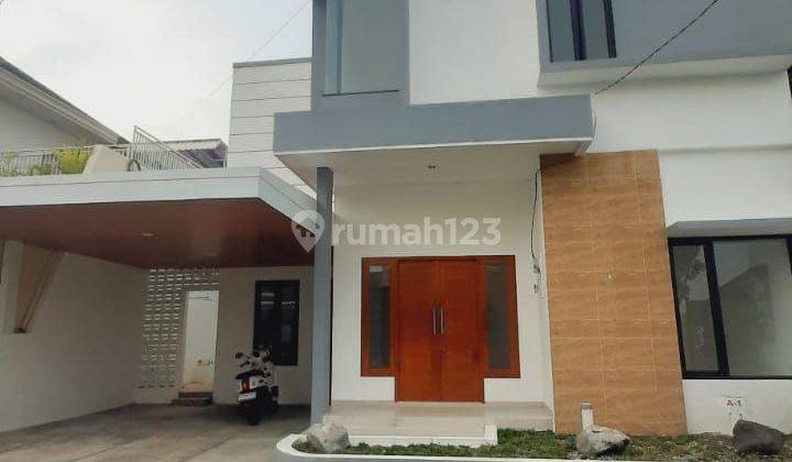 Rumah mewah 2 lantai dalam perumahan cluster strategis barat pasar gentn jl Kaliurang km.10 1