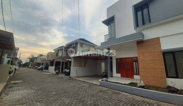 Rumah mewah 2 lantai dlm cluster perumahan strategis barat pasar Gentan jl Kaliurang km 10 2