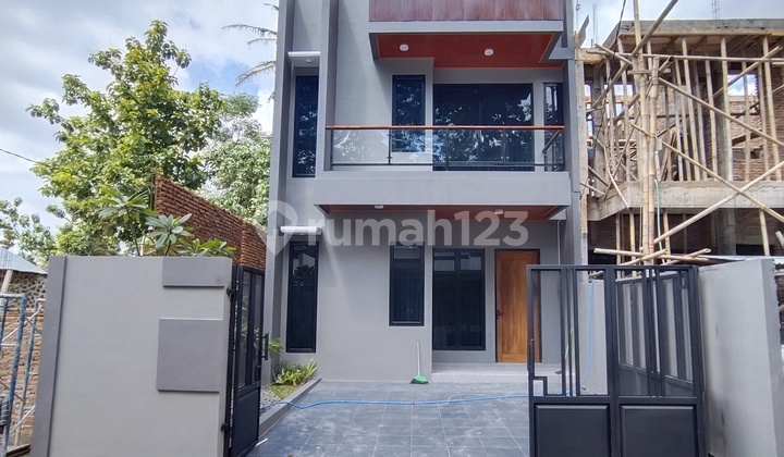 Rumah 2 Lantai 2 Muka Dekat Kampus Uii Terpadu Jl Kaliurang Rumah 2 Lantai 2 Muka Dekat Kampus Uii Terpadu Jl Kaliurang