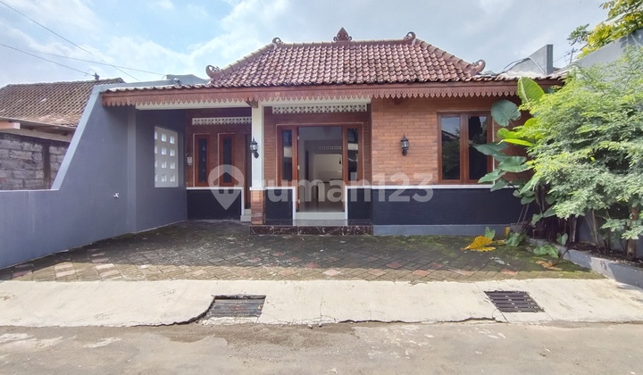Modern Joglo House Ready to Occupy Strategic Location on Jl Godean Km.6 Near Kamous Unisa Modern Joglo House Ready to Occupy Strategic Location on Jl Godean Km.6 Near Kamous Unisa