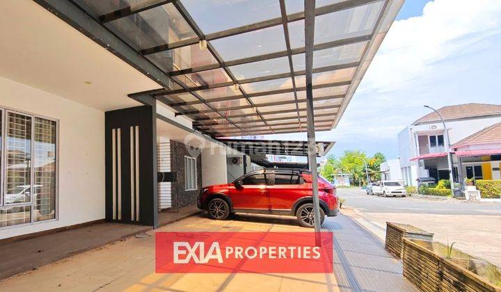 garasi/carport rumah 3 lantai hook livia