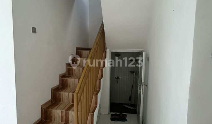 Rumah Minimalis Modern Dalam Komplek One Gate System 2 Lantai 2