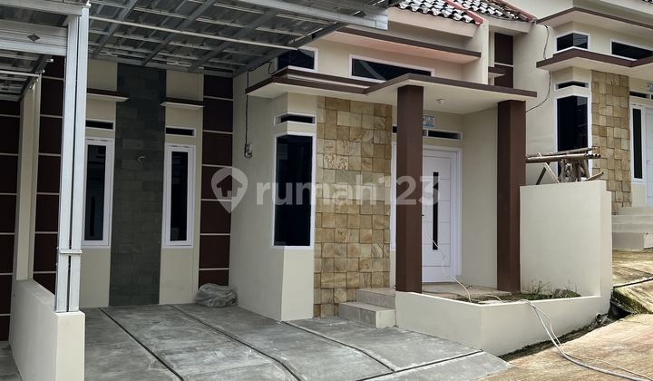 Rumah Mewah Strategis Pinggir Jalan Raya 8
