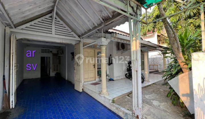 Rumah di Bintaro Sektor 1 Strategis Harga Miring Perlu Renovasi 1