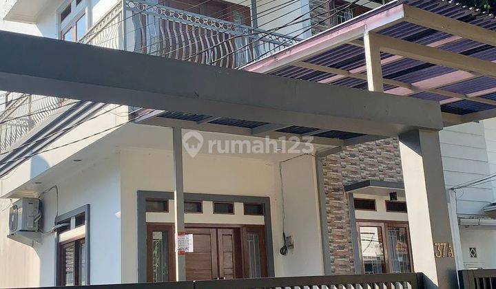 Disewakan Dan di Kontrakan Rumah Dekat Bintaro Sektor 2 Tangerang Selatan 3 Lantai  2