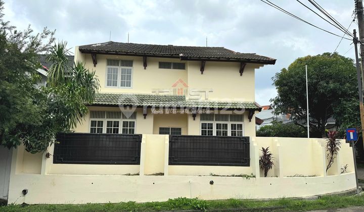 Disewakan Rumah Bintaro Jaya Sektor 2 Posisi Hook Depan Taman 1