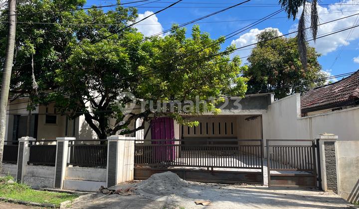 Disewakan Rumah Bintaro Jaya Sektor 3 Luas Tanah Besar Bisa Untuk Kantor 