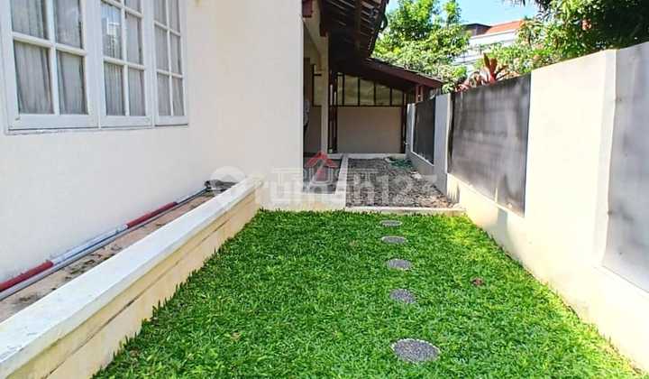 Disewakan Rumah Bintaro Jaya Sektor 2 Posisi Hook Depan Taman 2