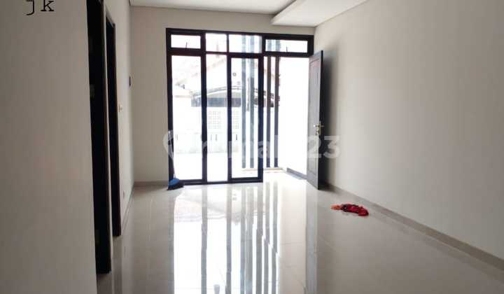 Rumah di Dekat Bintaro Jaya Sektor 9, Tangerang Selatan Ciputat Timur Siap Huni 2