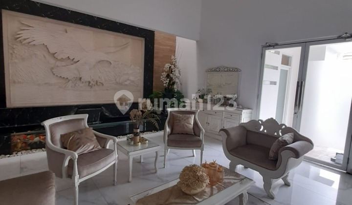 Disewakan Rumah Mewah di Bintaro Sektor 3 Semi Furnished tersedia Pool